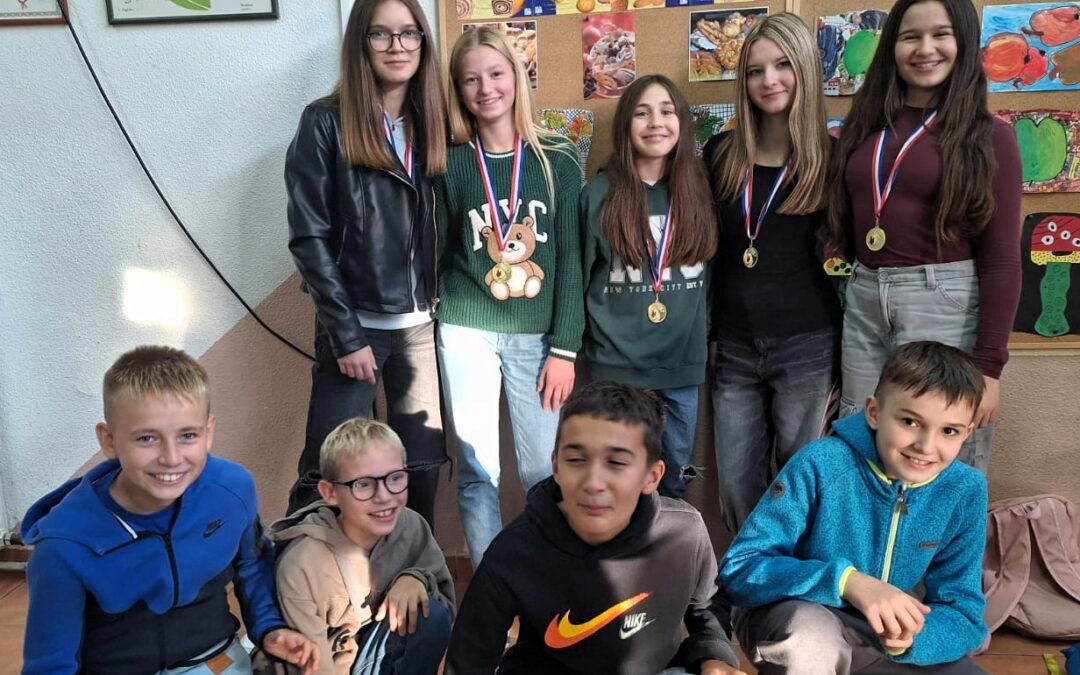 Naše šahistice opet prve!