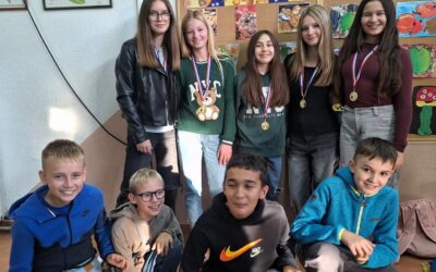 Naše šahistice opet prve!