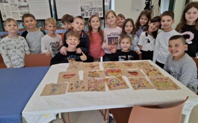 Učenici 1.b na Uskrsnoj radionici našivavanje jute u interprentacijskom centru Turopolja