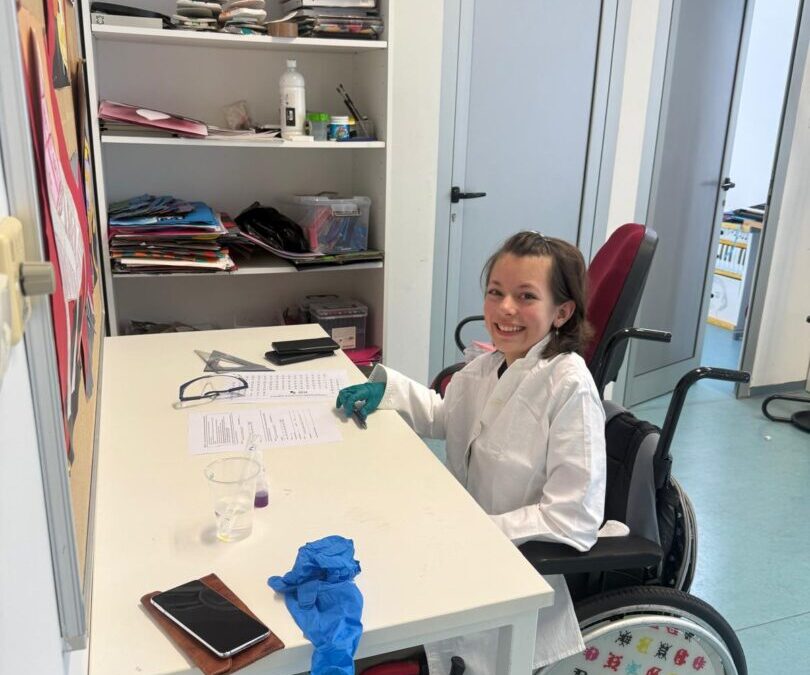 Na 35. državnom natjecanju iz kemije u Šibeniku sudjelovala je naša učenica 8. razreda Marta Hižar i osvojila izvrsno 5. mjesto!