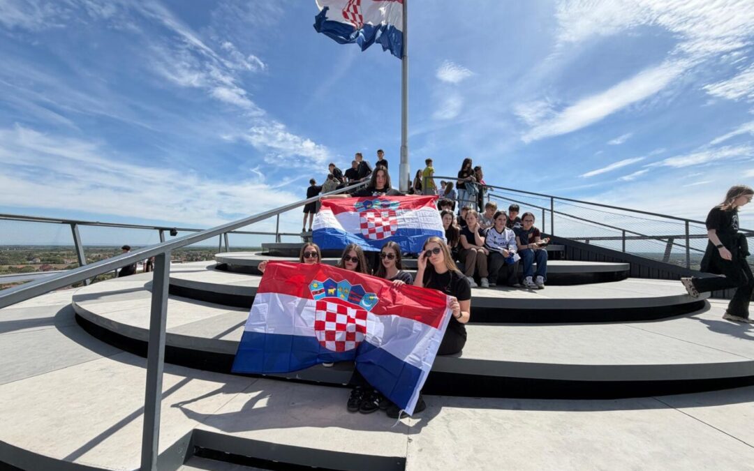 Terenska nastava osmih razreda u Vukovaru i izvrstan uspjeh na kvizu znanja